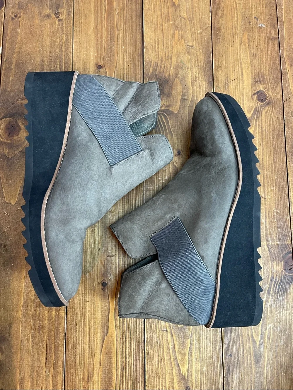 Eileen Fisher size 7.5 mushroom taupe colored Nubuck lark booties